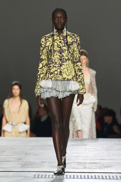 Look 13